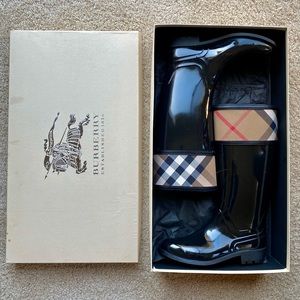 Authentic Burberry Crosshill Rain Boots (NWOT)